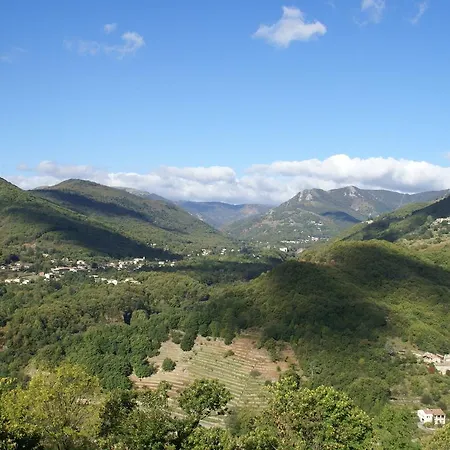 Stunning, Detached On A Hill Ferienhaus Saint-Pierre-de-Colombier
